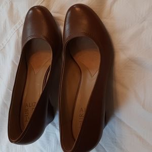 Naturalizer Pumps, Size 8.5, Taupe, 2.5 inch wedge